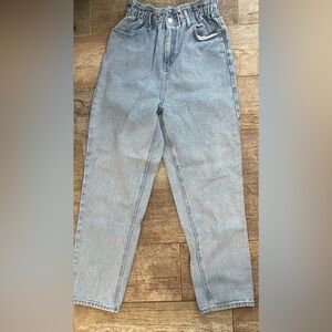 Highwaisted Pacsun Jeans with elastic waist. Size 27.